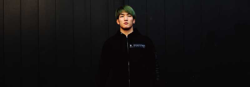 ジップパーカー