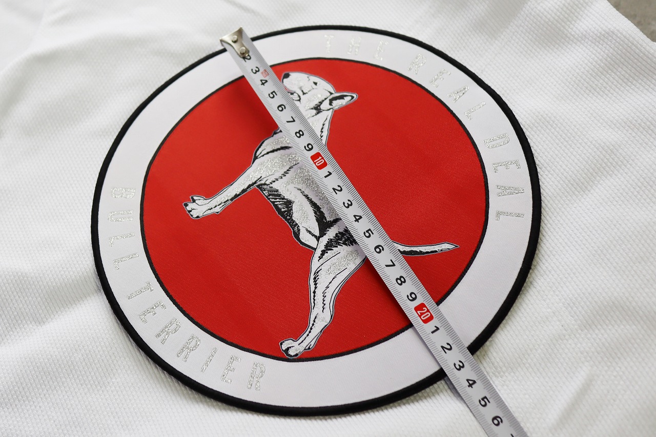 パッチ縫い付け例 D: 25㎝x25cm以内 900円