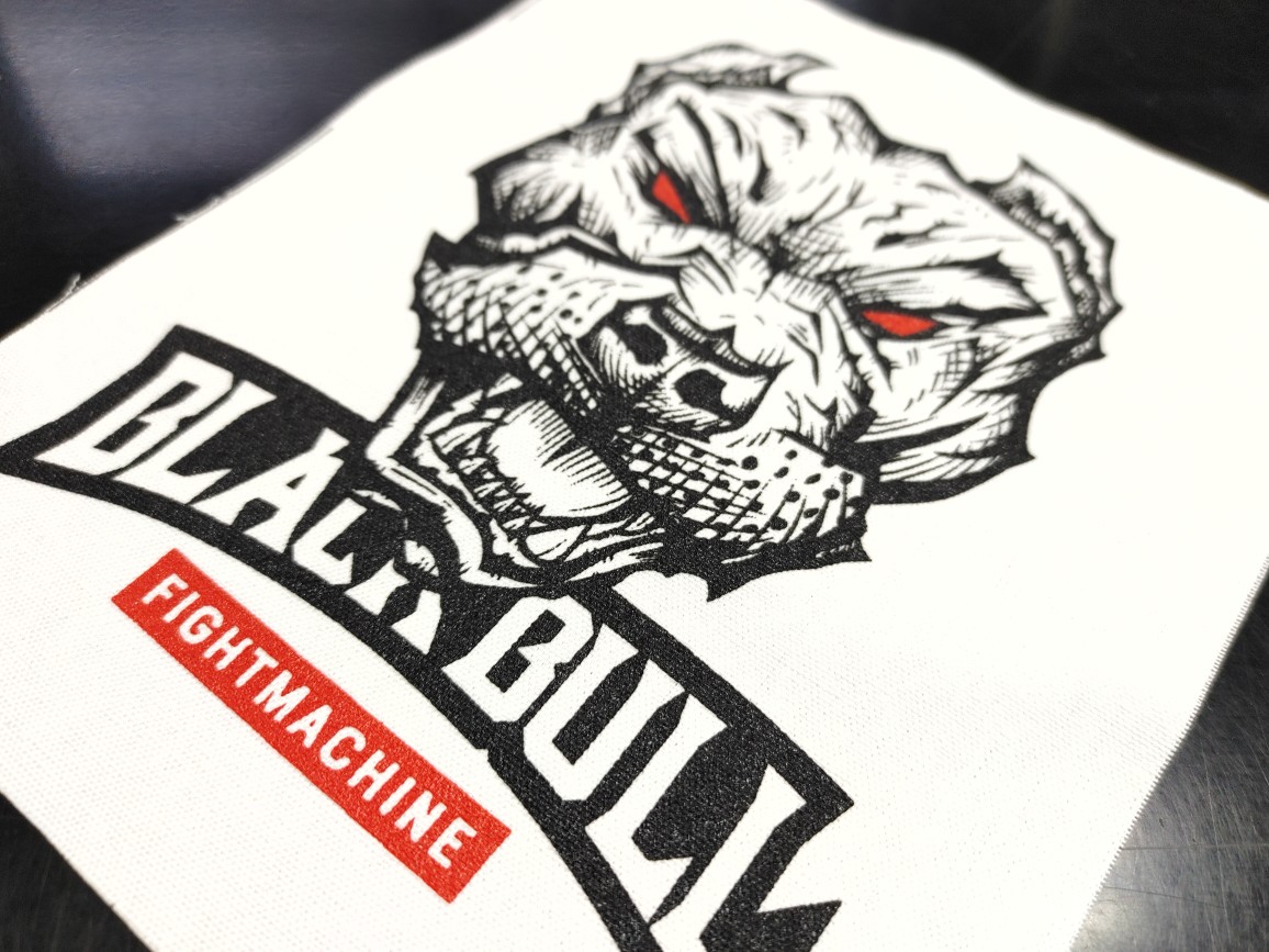 パッチ2色刷作成例　白布　黒・赤プリント