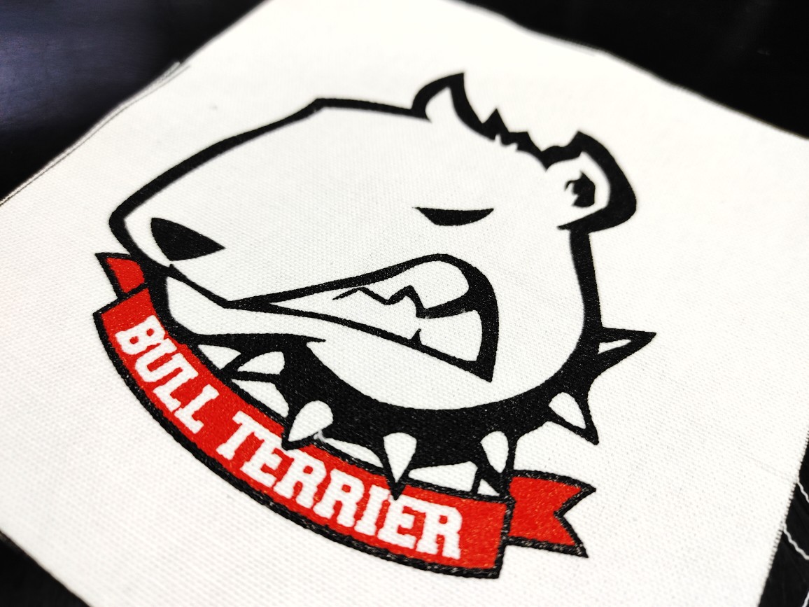 パッチ2色刷作成例　白布　黒・赤プリント