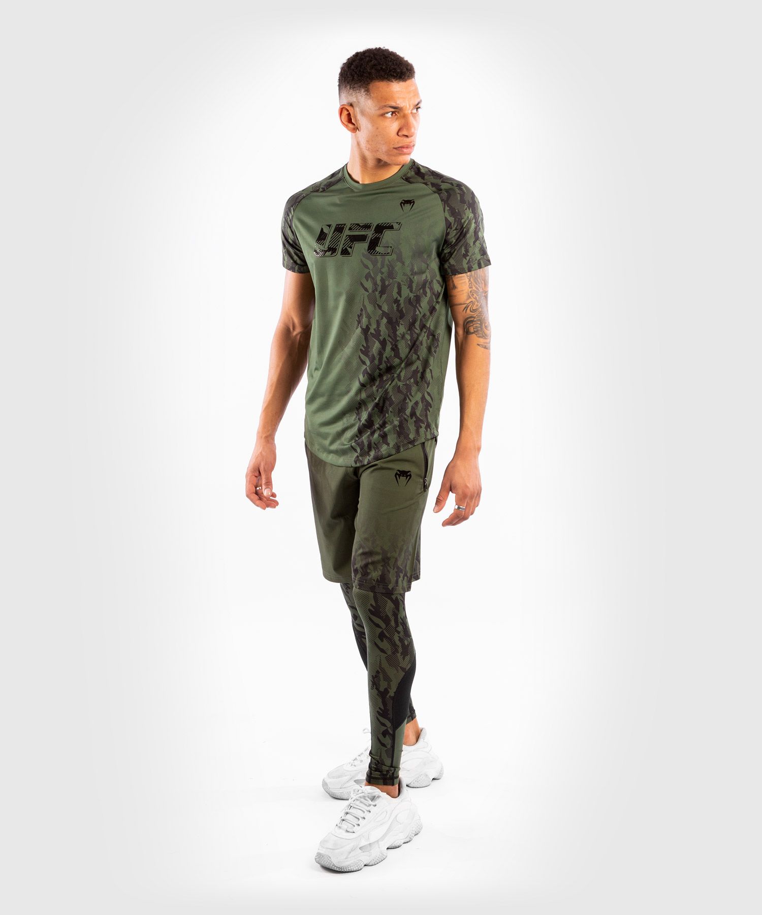 VENUM トレーニングショーツ UFC AUTHENTIC FIGHT WEEK PERFORMANCE カーキ